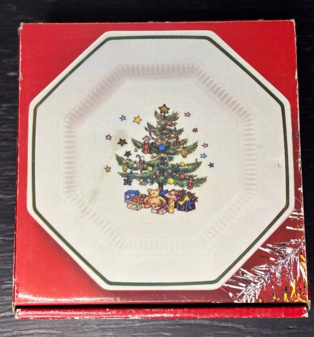 Nikko Happy Holidays Christmas Tree Theme 4 Piece Salad Plates New
