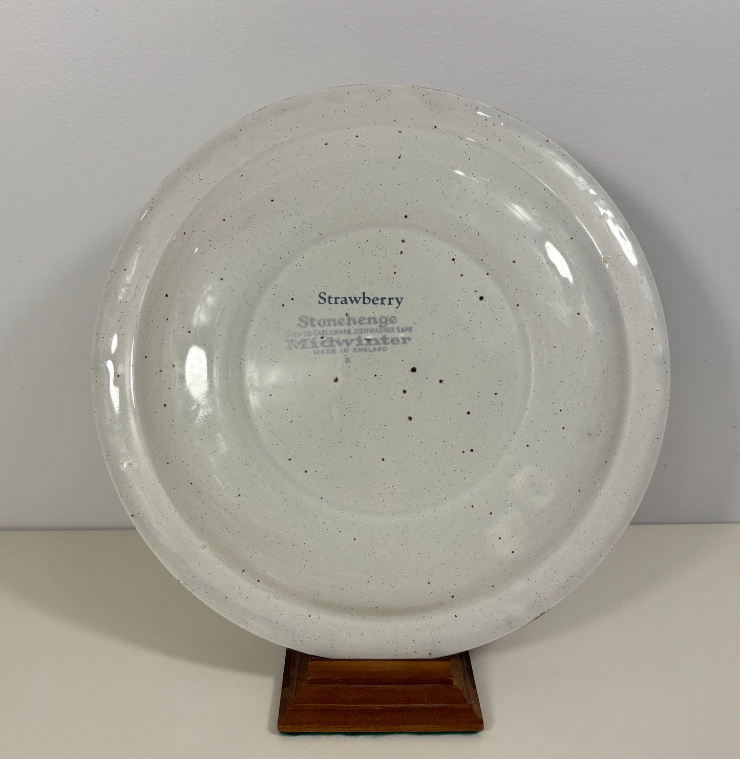 Stonehenge Midwinter Strawberry Plate