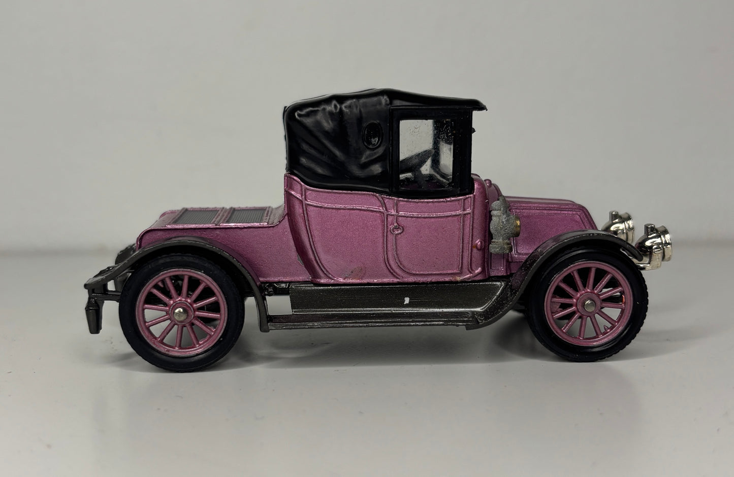Corgi Classics 1910 Renault Die-Cast Car 9031