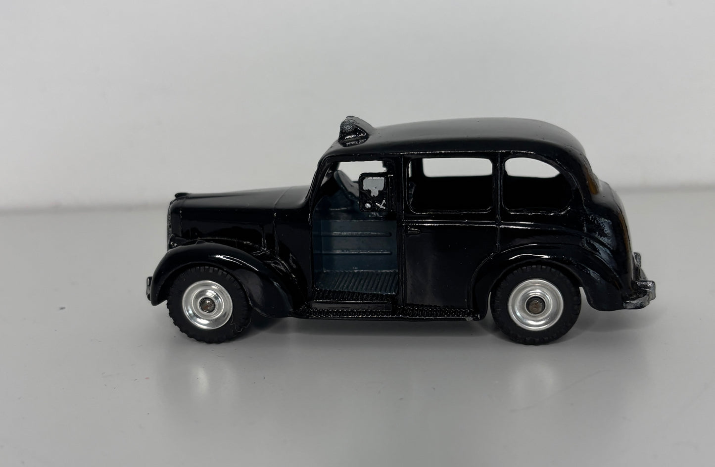 Dinky Toys 254 Austin Taxi Diecast Car