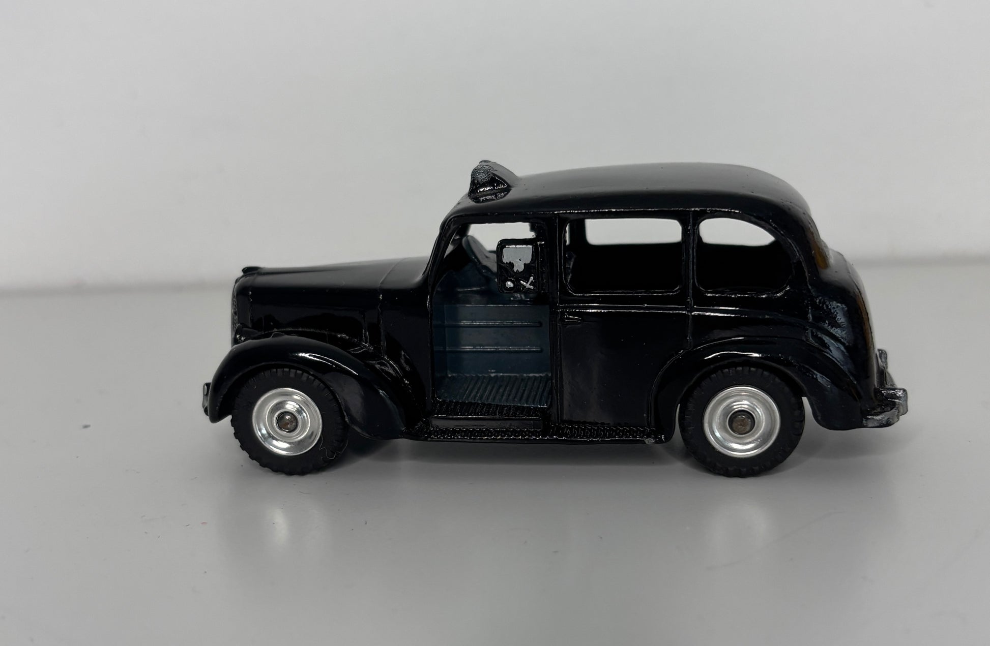 Dinky Toys 254 Austin Taxi Diecast Car
