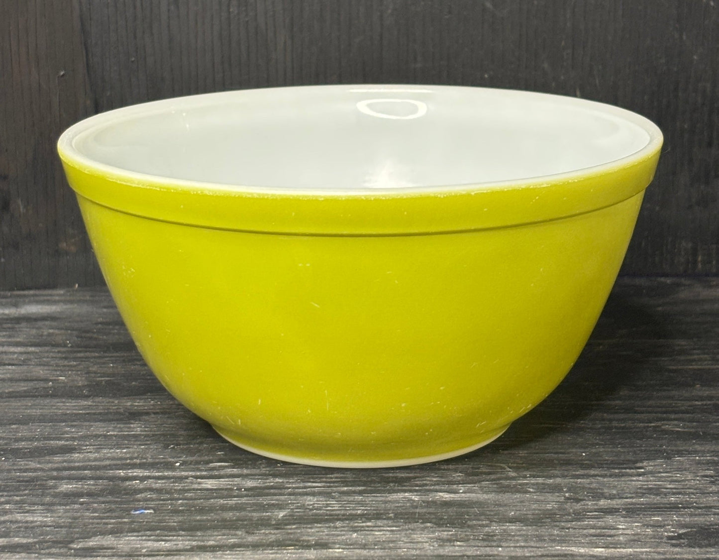 Avocado Green Pyrex 1.5 Quart Nesting Mixing Bowl