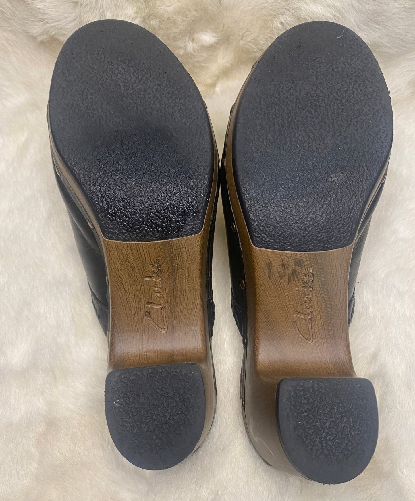 Clarks Artisan Brown Leather Women's Slip On Shoes Clogs