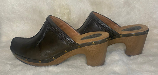 Clarks Artisan Brown Leather Women's Slip On Shoes Clogs
