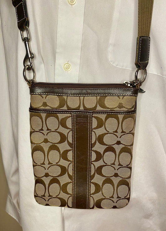 Coach Signature Swingpack Crossbody Purse B0767 - F06016