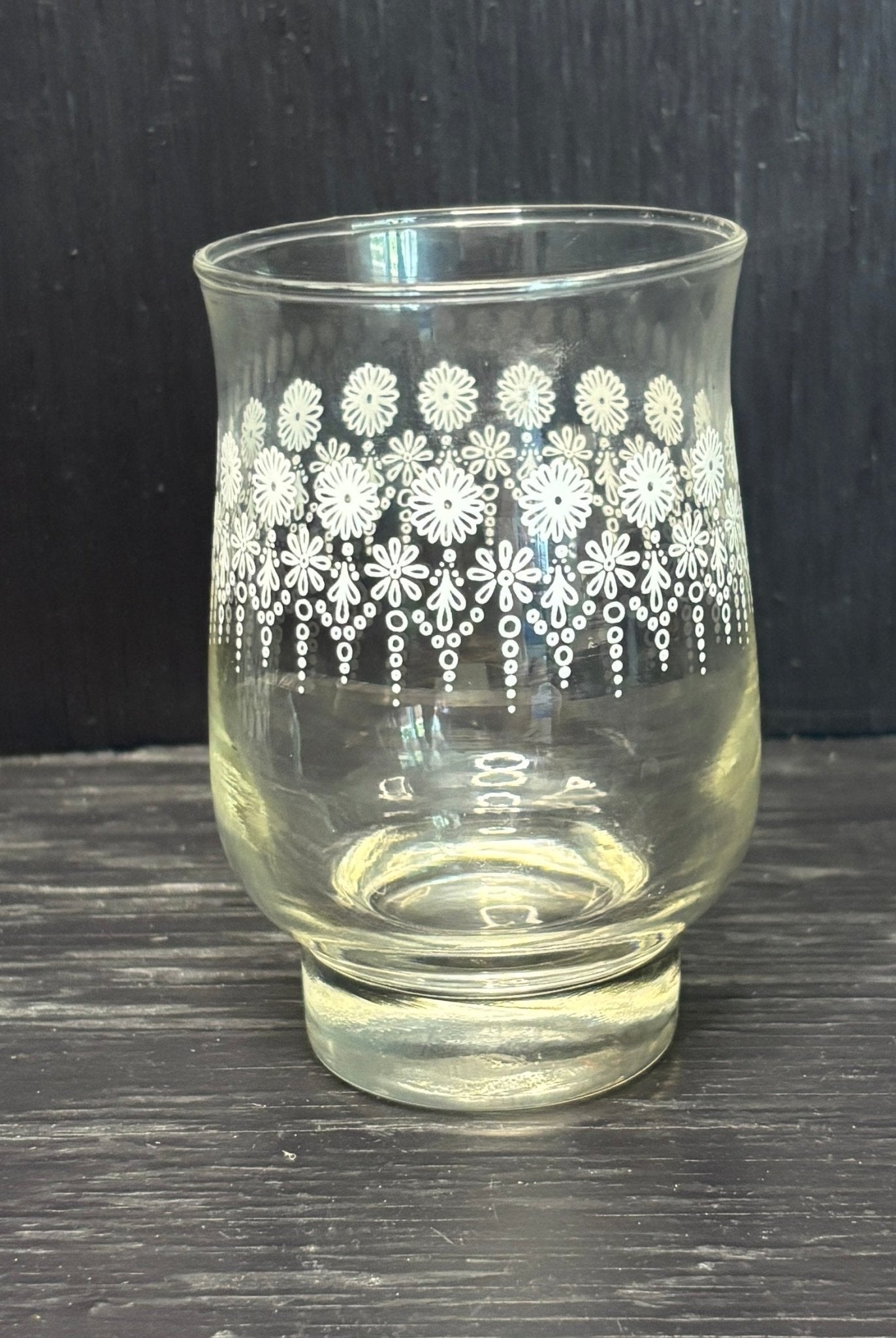 Dominion Glass White Daisy Chain Drink Glasses