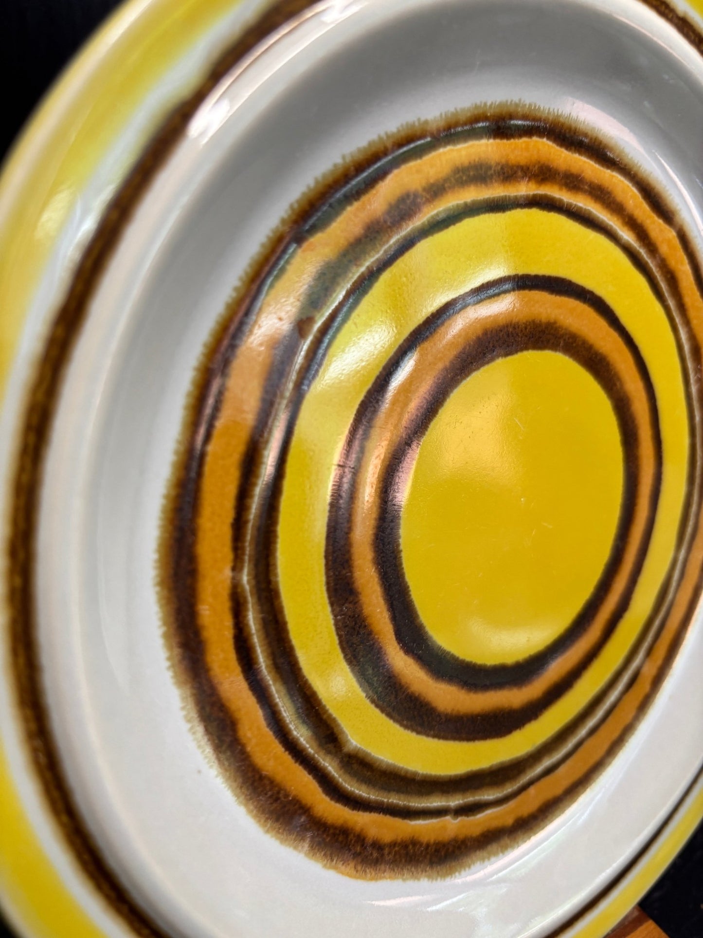 Hudsons Bay Baycrest Aurora Plate with orange and yellow circle design