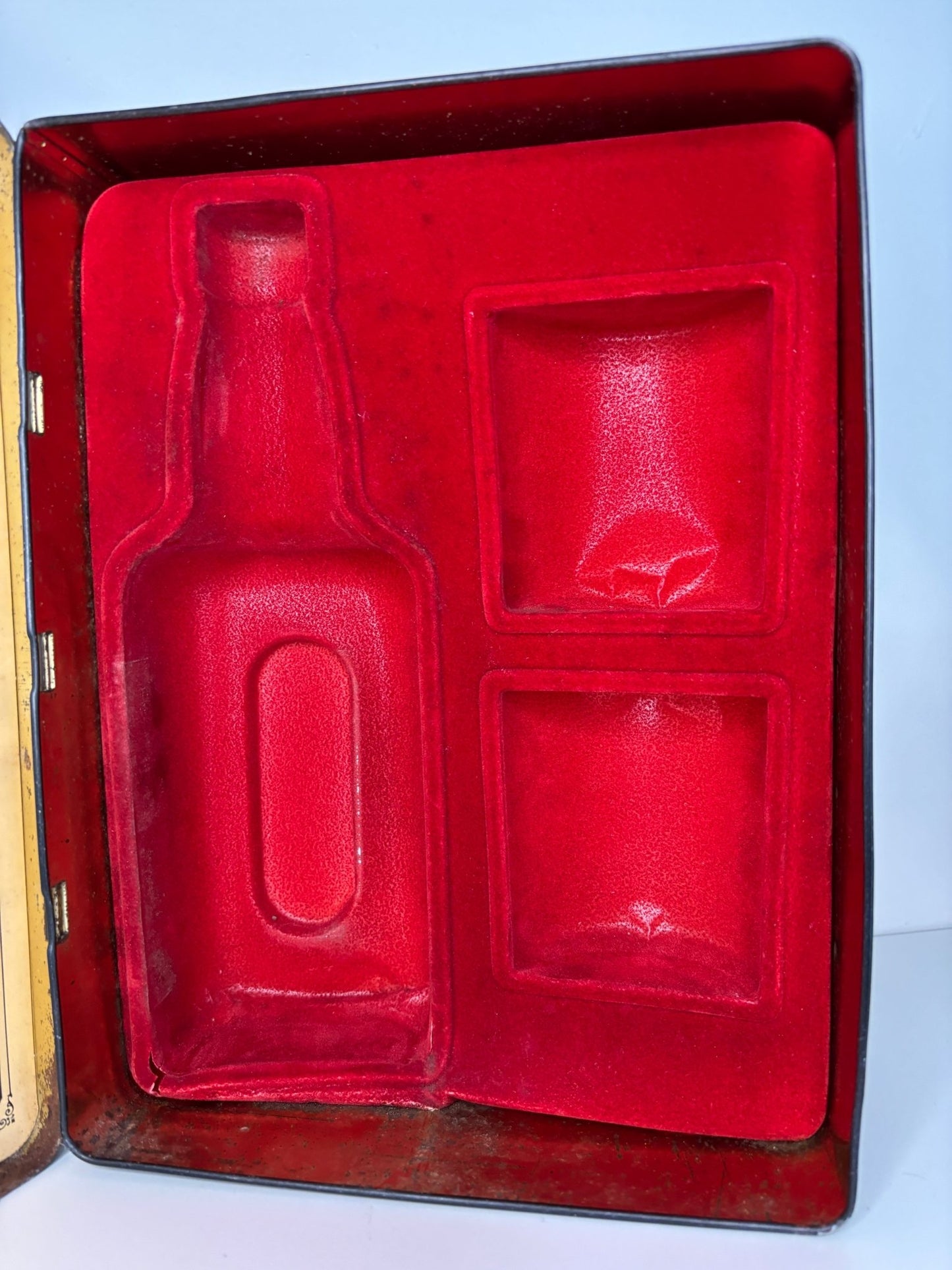 Jack Daniels Old No 7 Gift Tin Bottle and Glasses