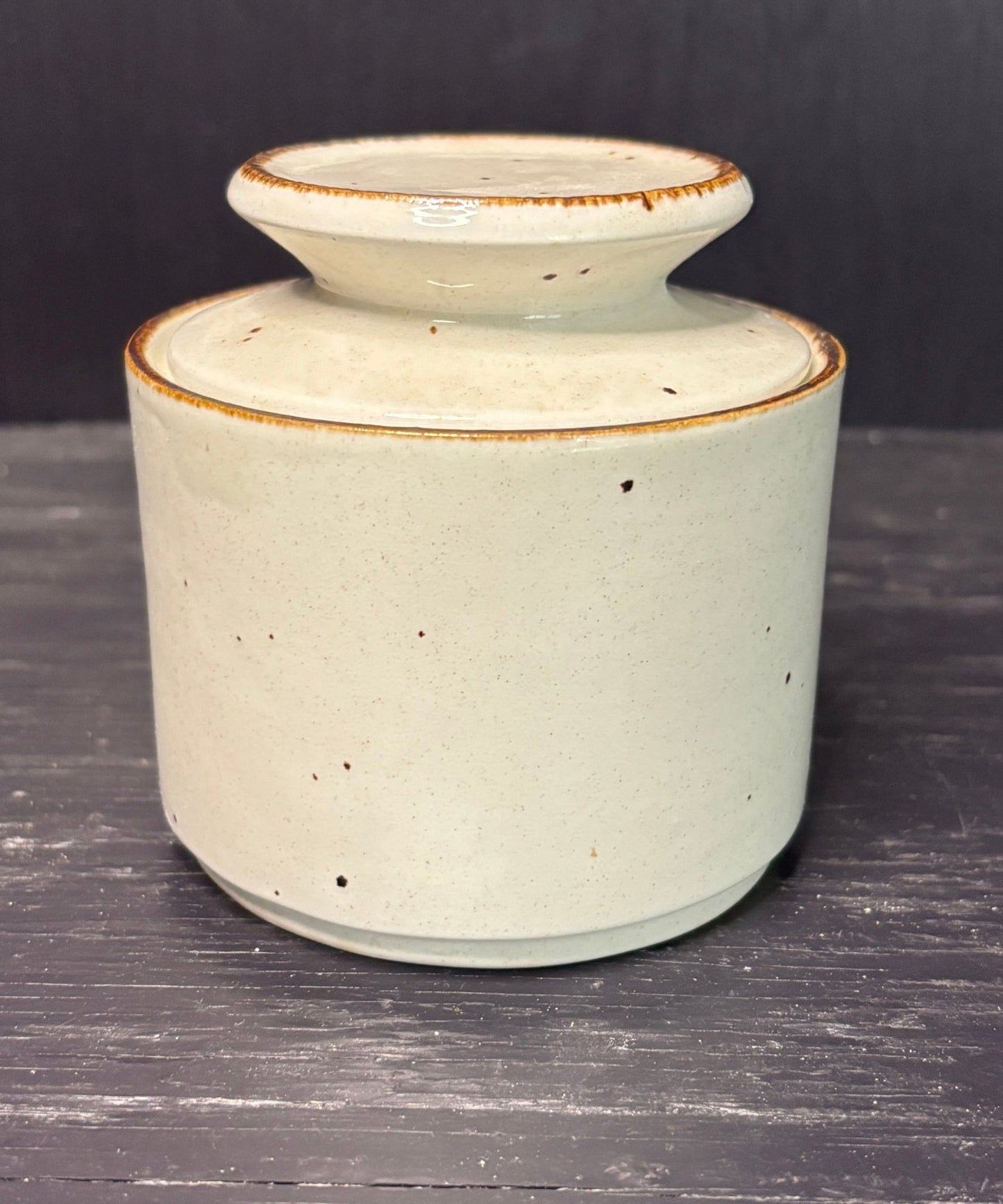 J&G Meakin Lifestyle Sugar Bowl in a cream color with brown trim
