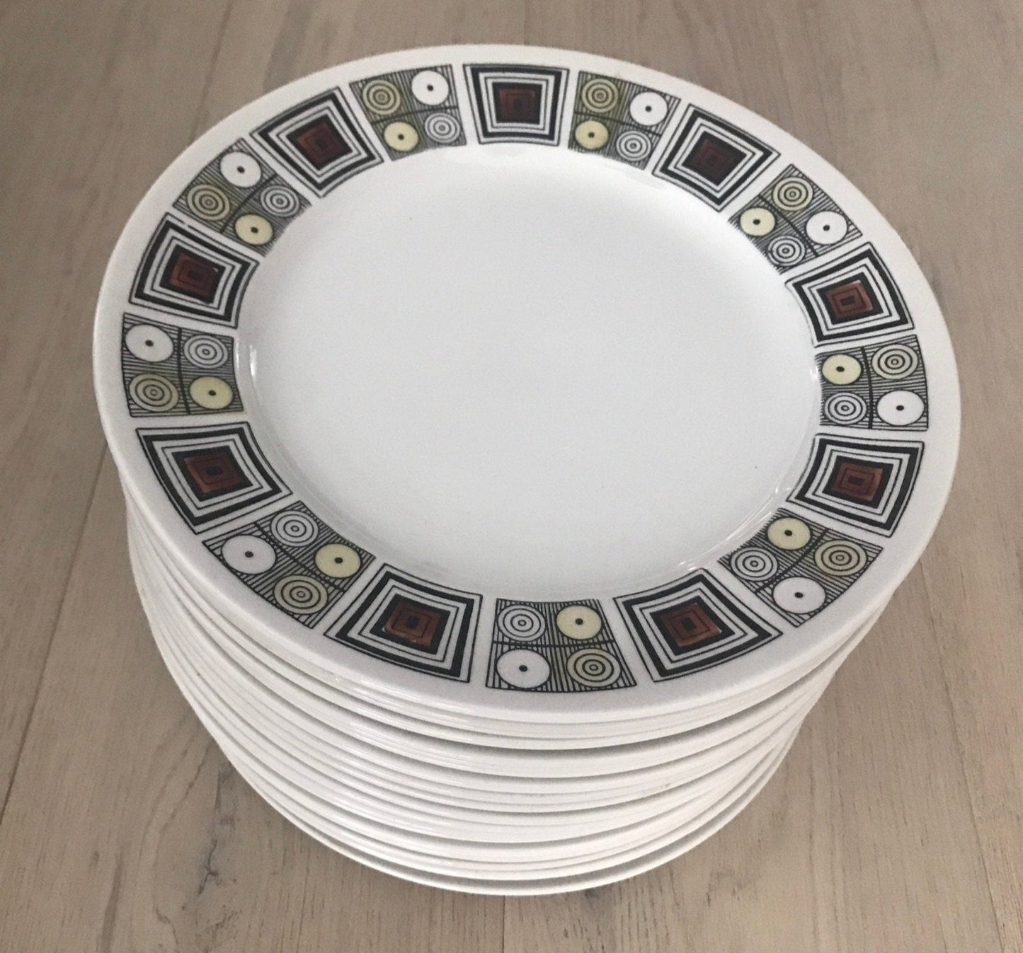 Kathie Winkle Broadhurst Ironstone Rushstone Dinner Plates