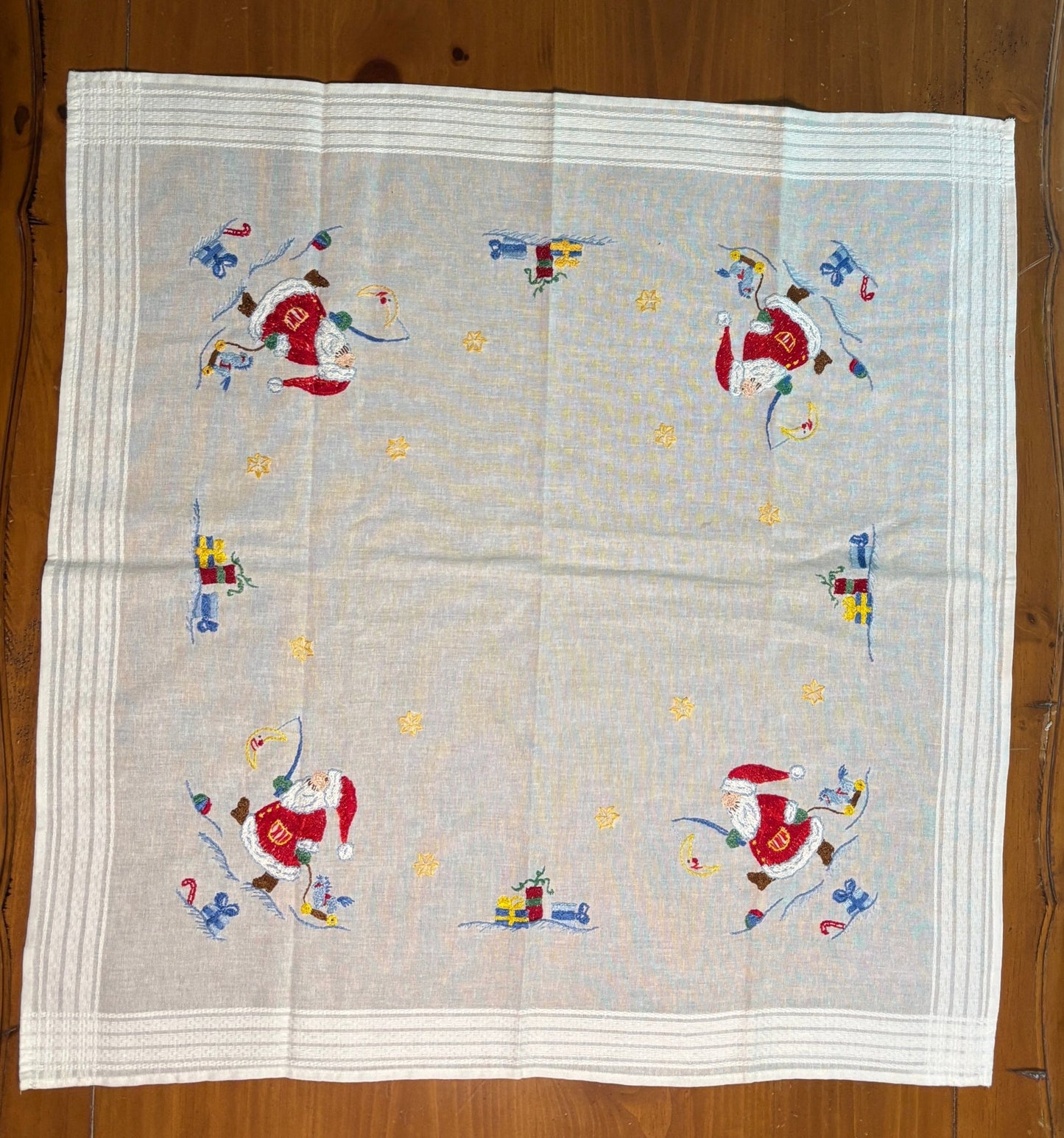 Made in Germany Embroidered Santa Claus Christmas Cotton Tablecloth