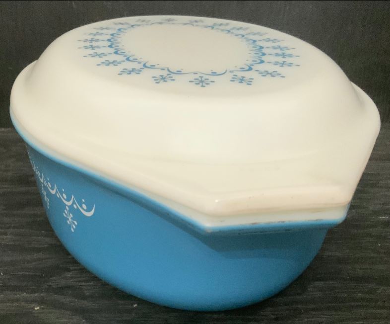 Pyrex 043 Snowflake 1.5 Pint Casserole Dish