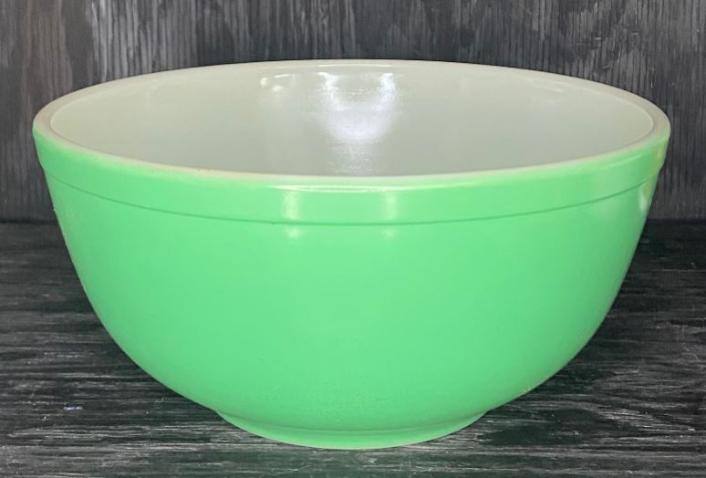 Pyrex 2.5 Quart Green Mixing Bowl