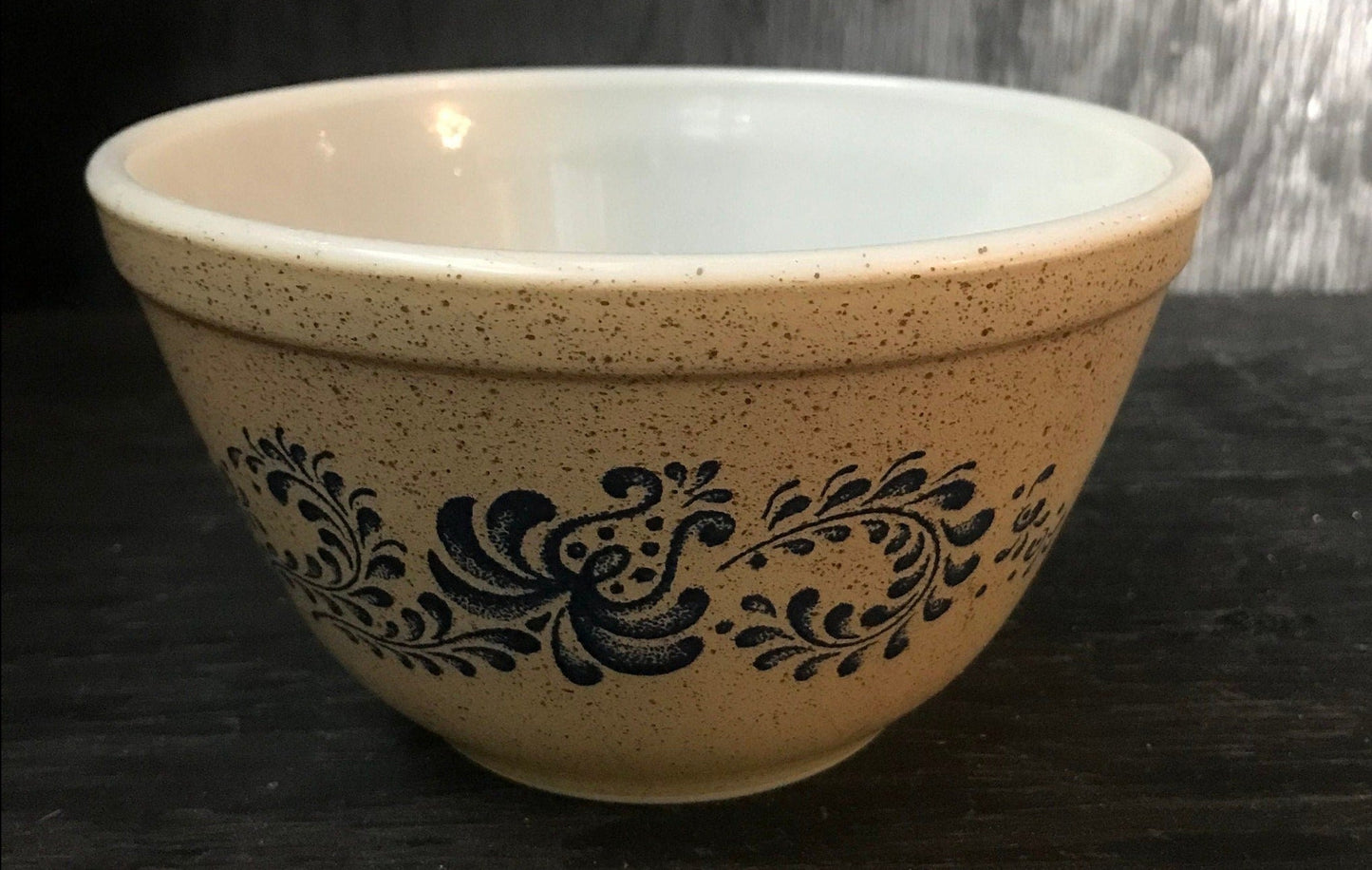 Pyrex Homestead Mixing Bowl