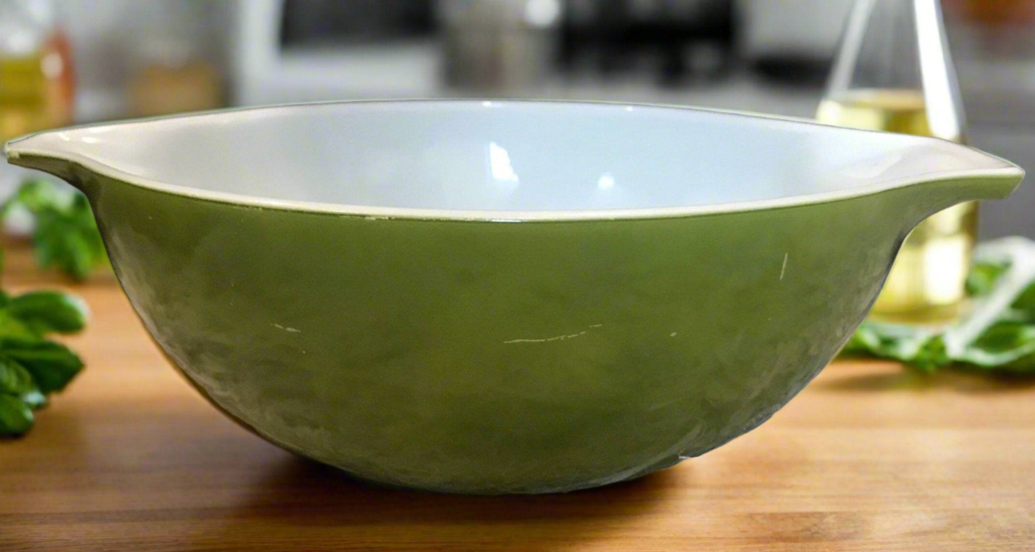 VINTAGE shops PYREX 444 4qt CINDERELLA MIXING BOWL AVOCADO GREEN