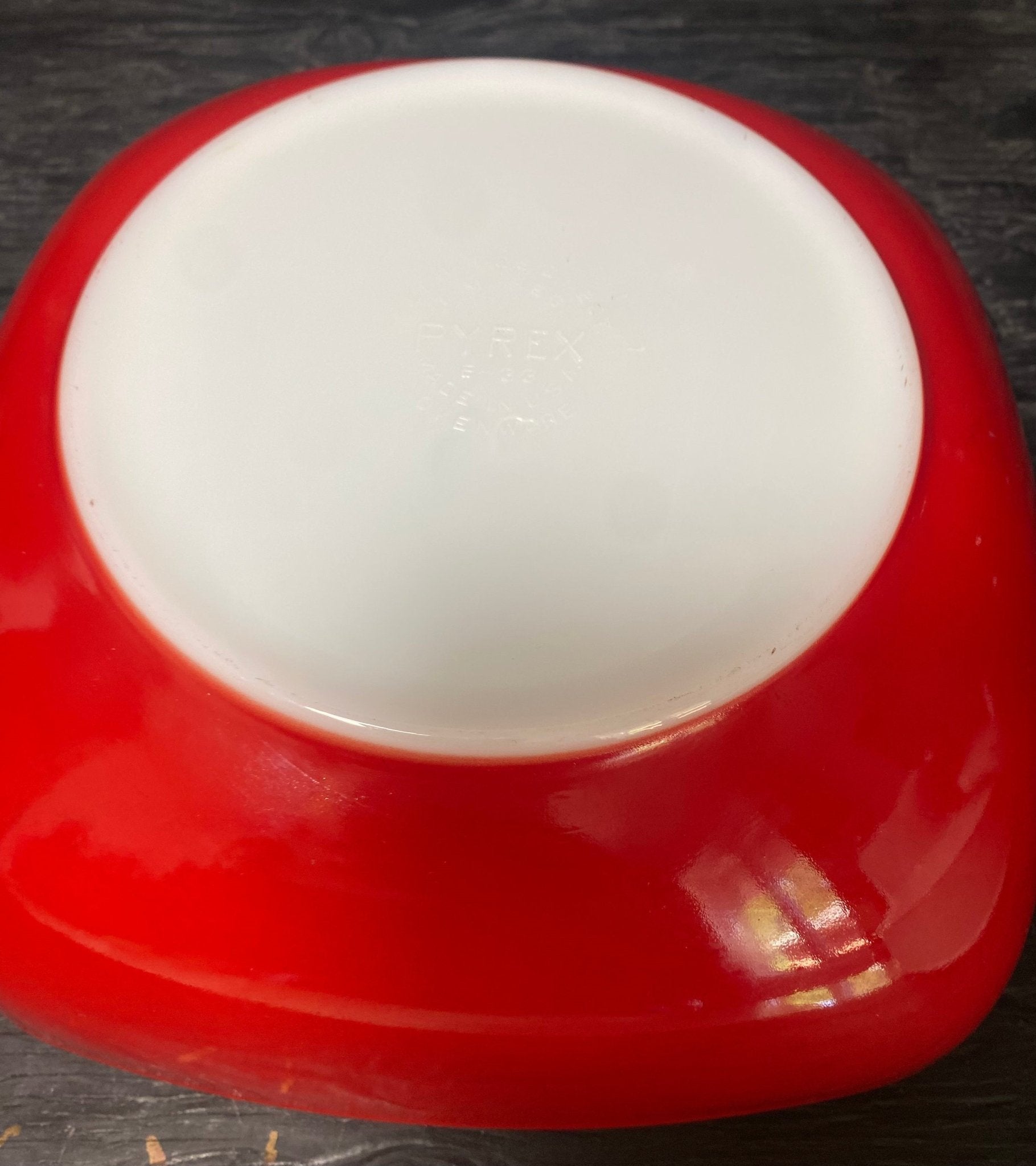 Pyrex 525B 2.5 Quart Red Square Serving Mixing Bowl