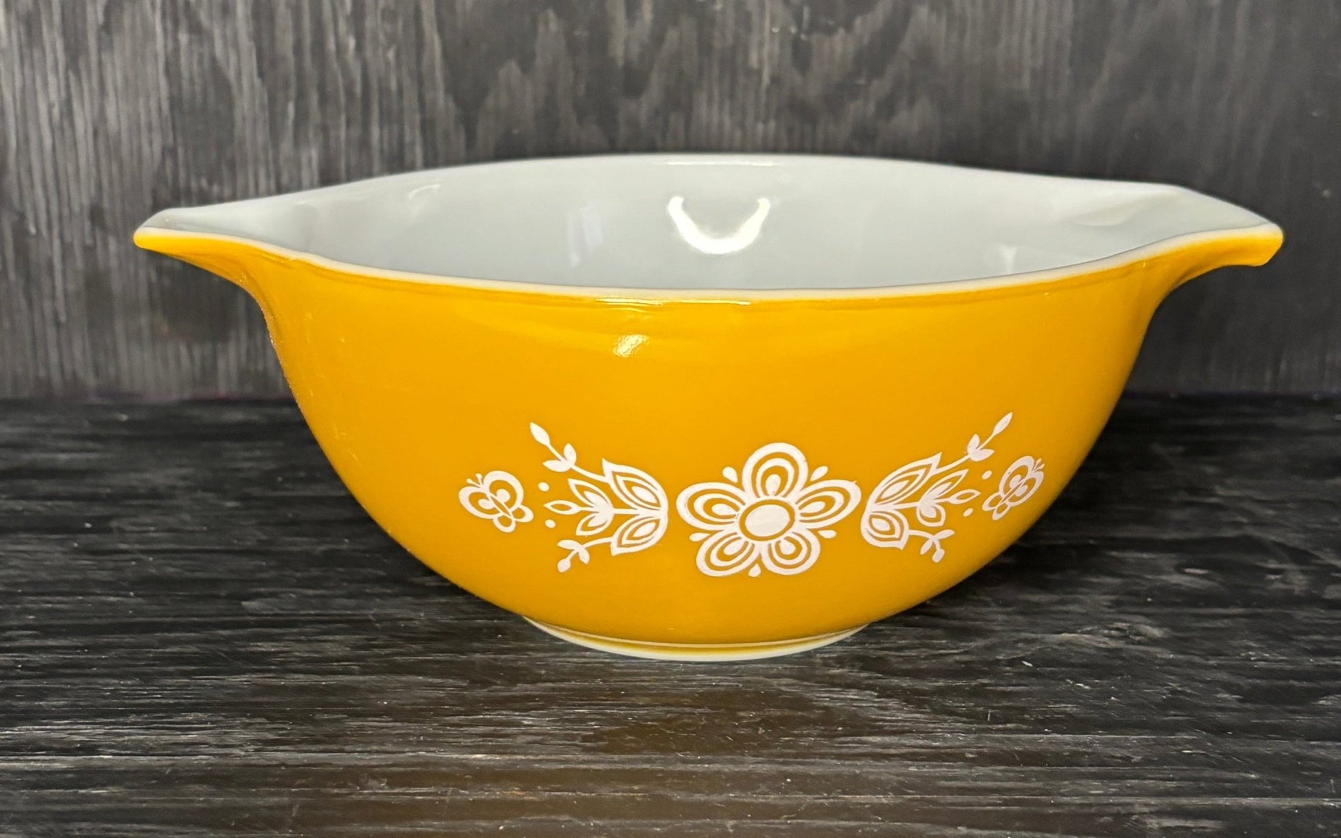 Pyrex Butterfly Gold 1.5 Quart Cinderella Mixing Bowl