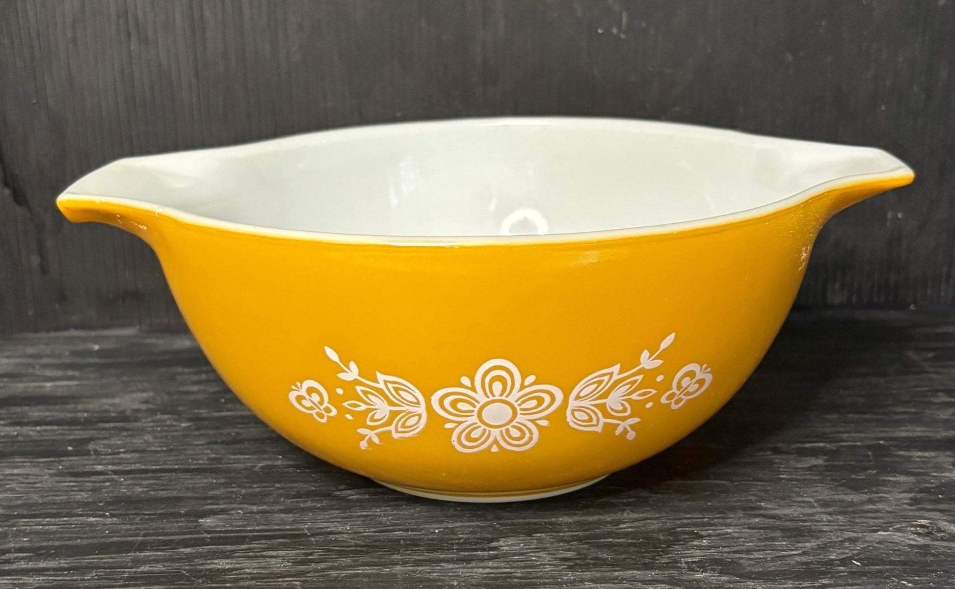 Pyrex Butterfly Gold 1.5 Quart Cinderella Mixing Bowl