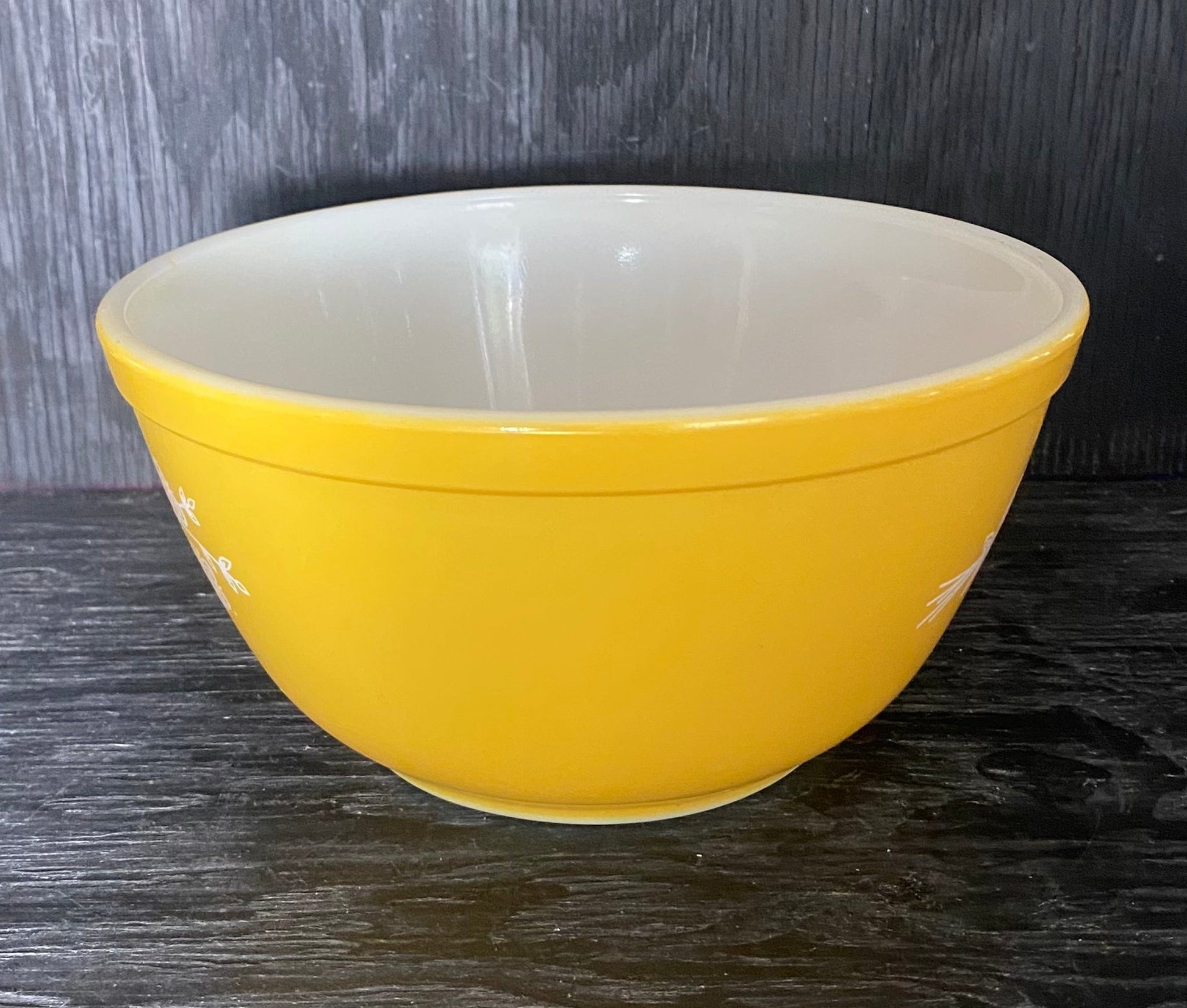 Pyrex Butterfly Gold 1.5 Quart Mixing Bowl