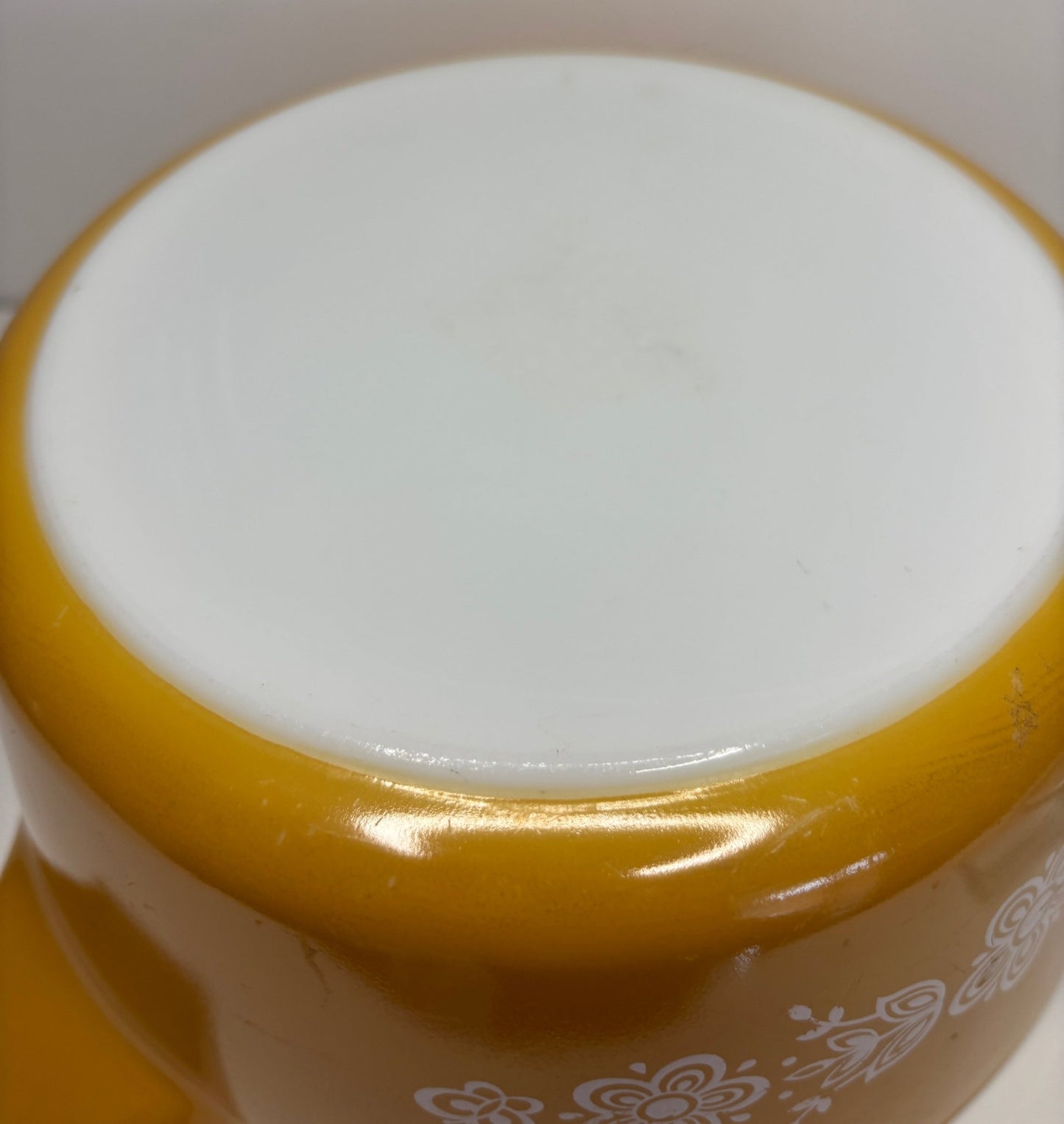 Pyrex Butterfly Gold 2.5 Quart Casserole Dish