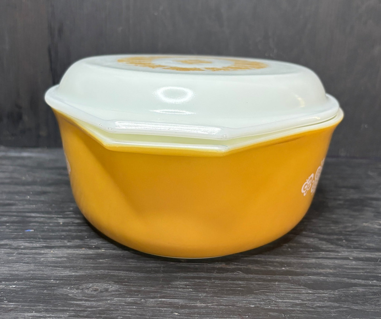 Pyrex Butterfly Gold Casserole Dish
