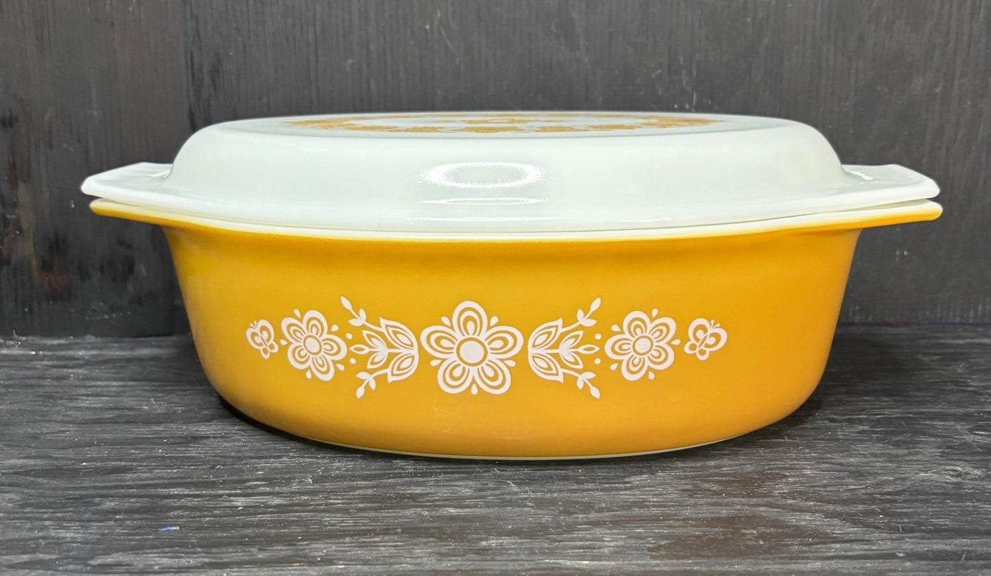 gold with white flower design Pyrex Butterfly Gold 2.5 Quart Casserole Dish