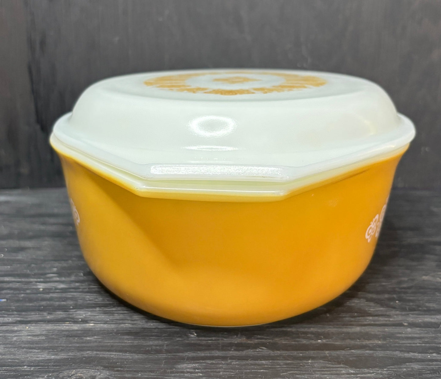 Pyrex Gold 2.5 Quart Casserole Dish