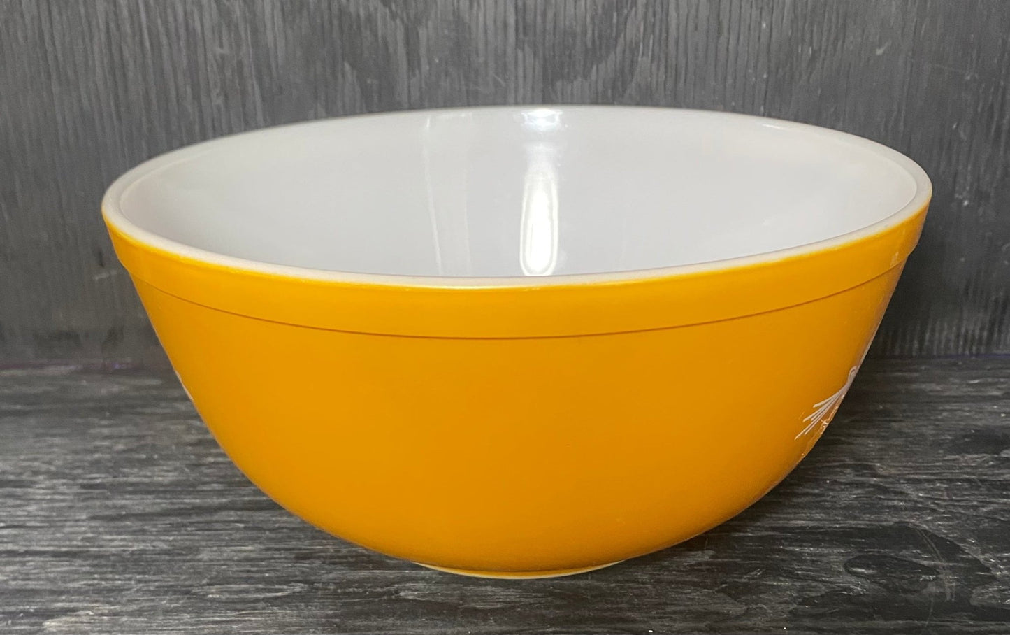Pyrex Butterfly Gold 2.5 Quart Mixing Bowl