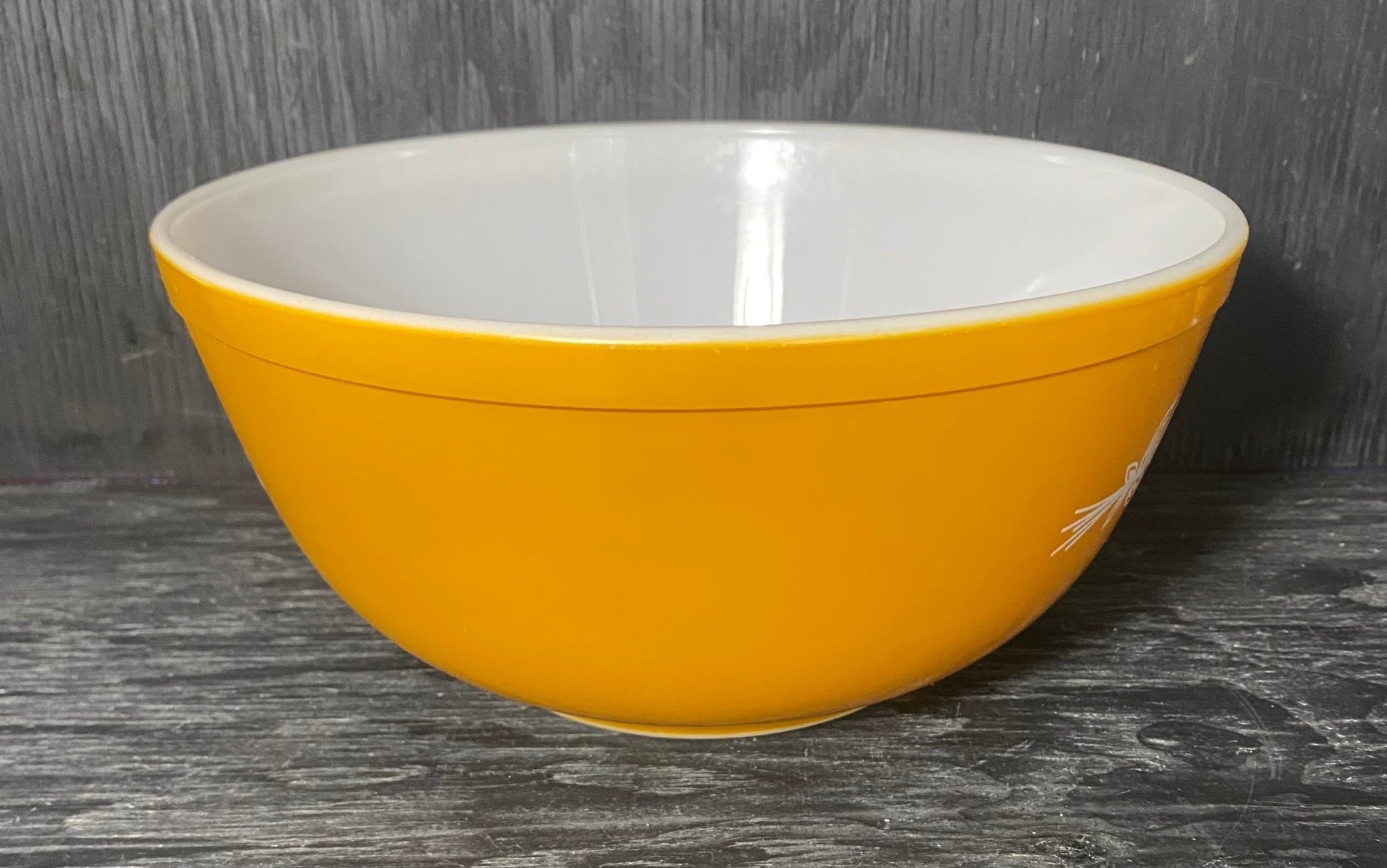 Pyrex Butterfly Gold 2.5 Quart Mixing Bowl
