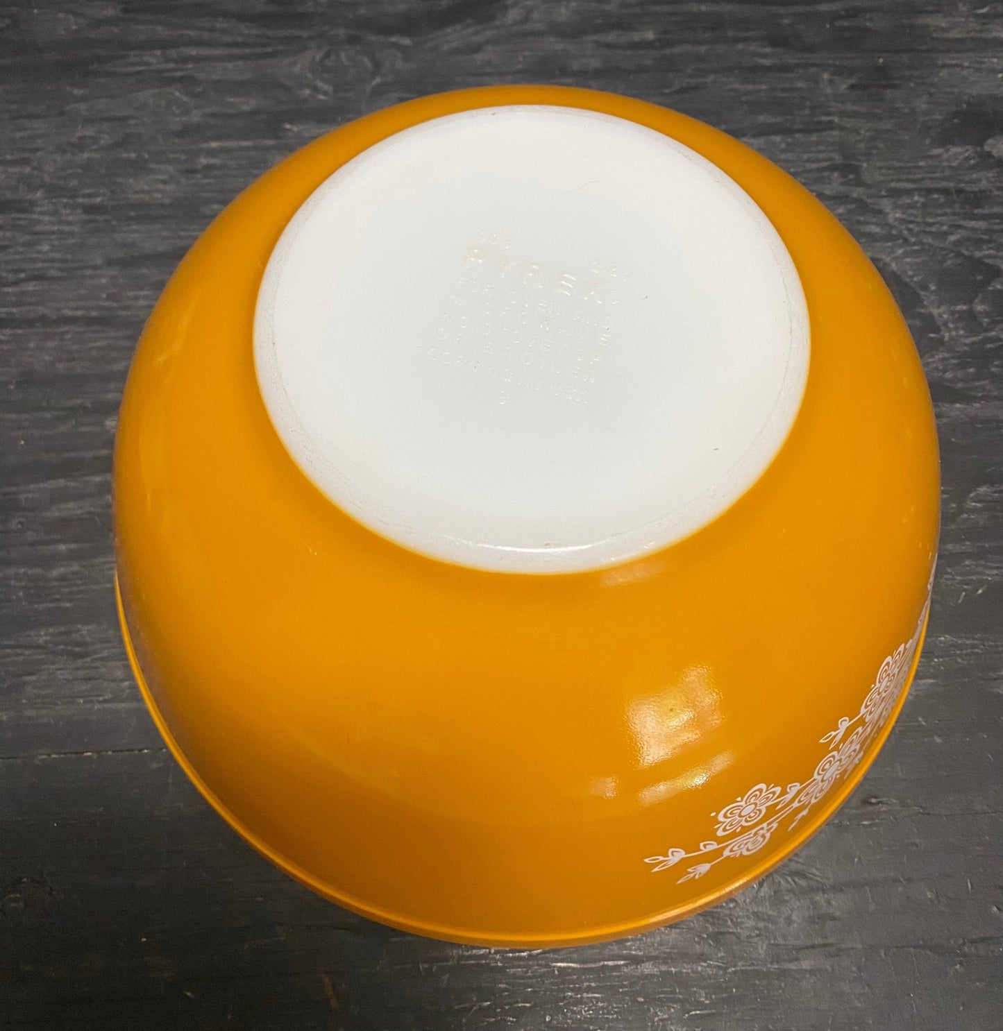 Pyrex Butterfly Gold 2.5 Quart Mixing Bowl