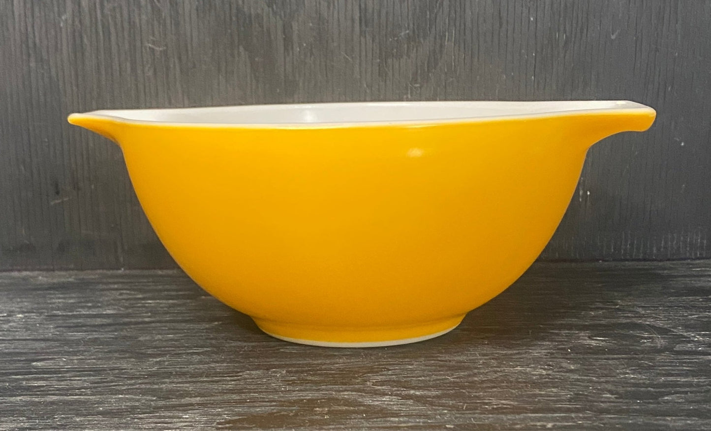 Pyrex Daisy Gold Orange 1.5 Quart Cinderella Mixing Bowl