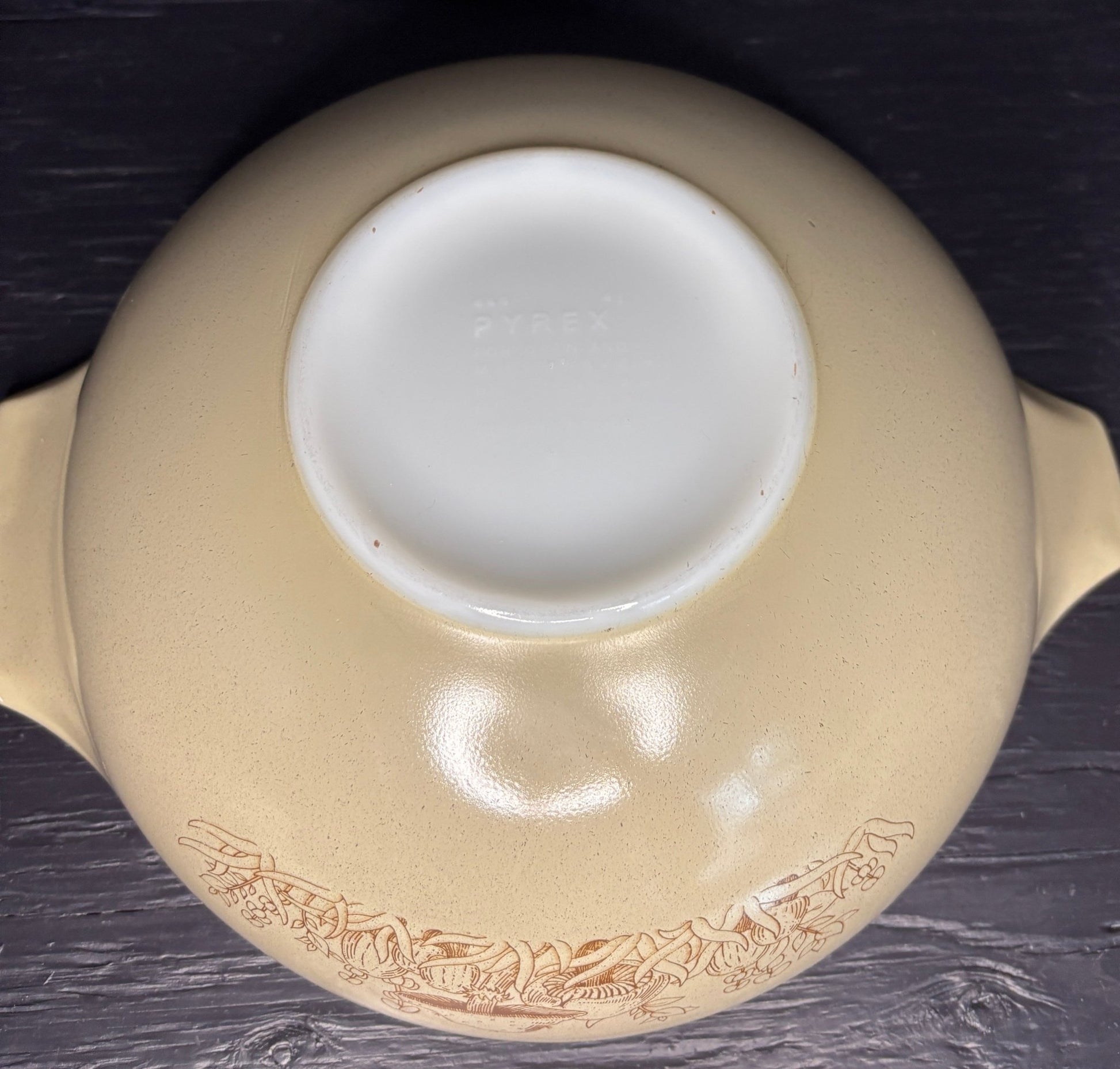 Pyrex Forest Fancies 4 Quart Cinderella Mixing Bowl that is beige with mushroom designs