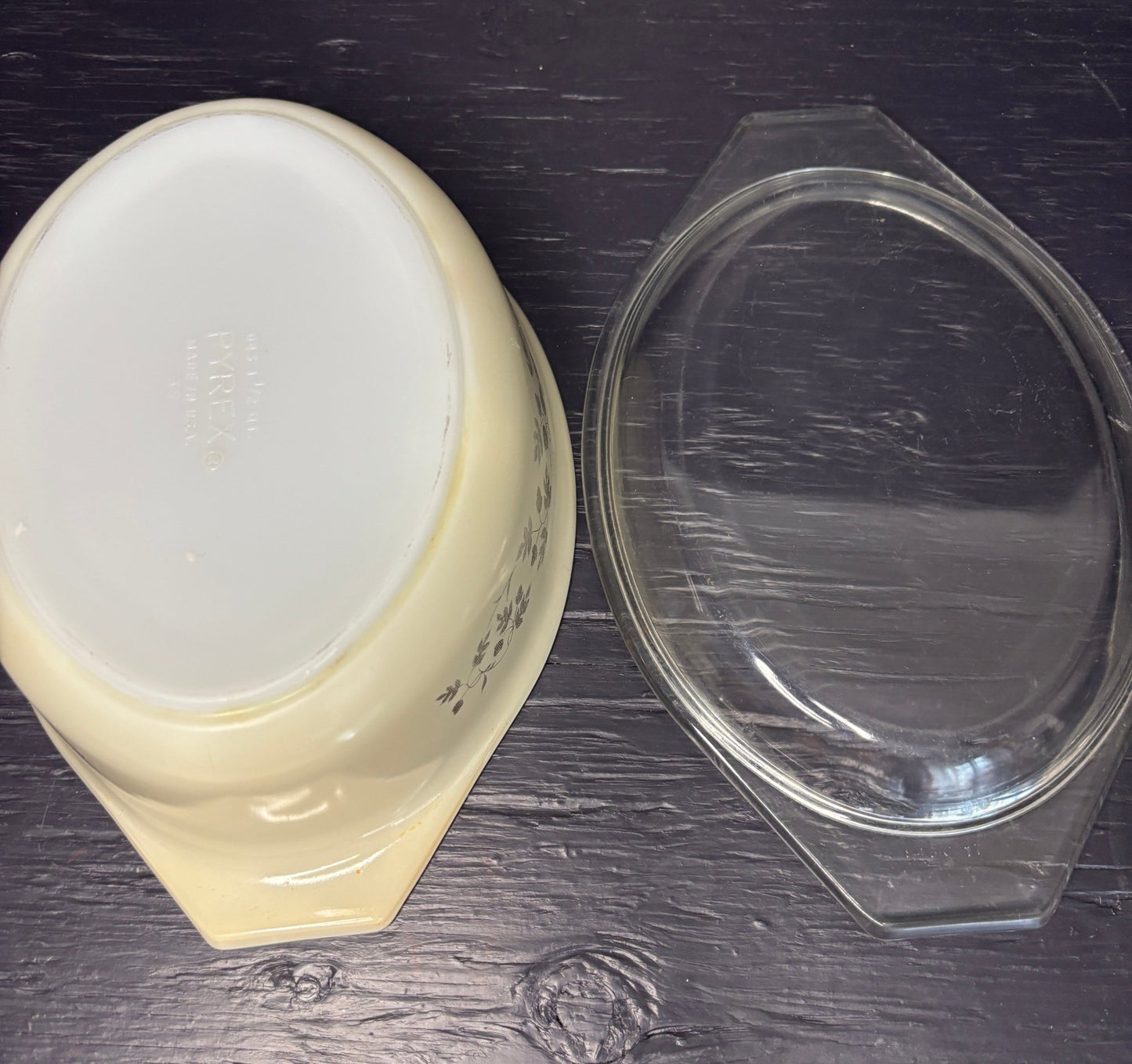 Pyrex Golden Acorn 1.5 Quart Oval Casserole Dish