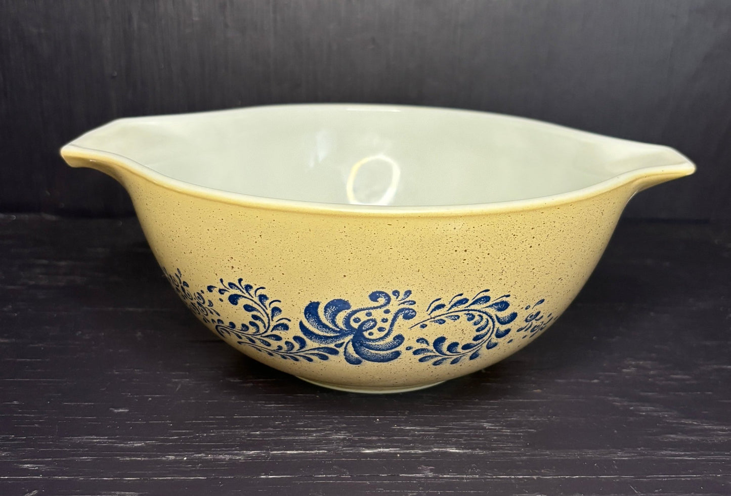 Pyrex Homestead 1.5 Quart Cinderella Mixing Bowl