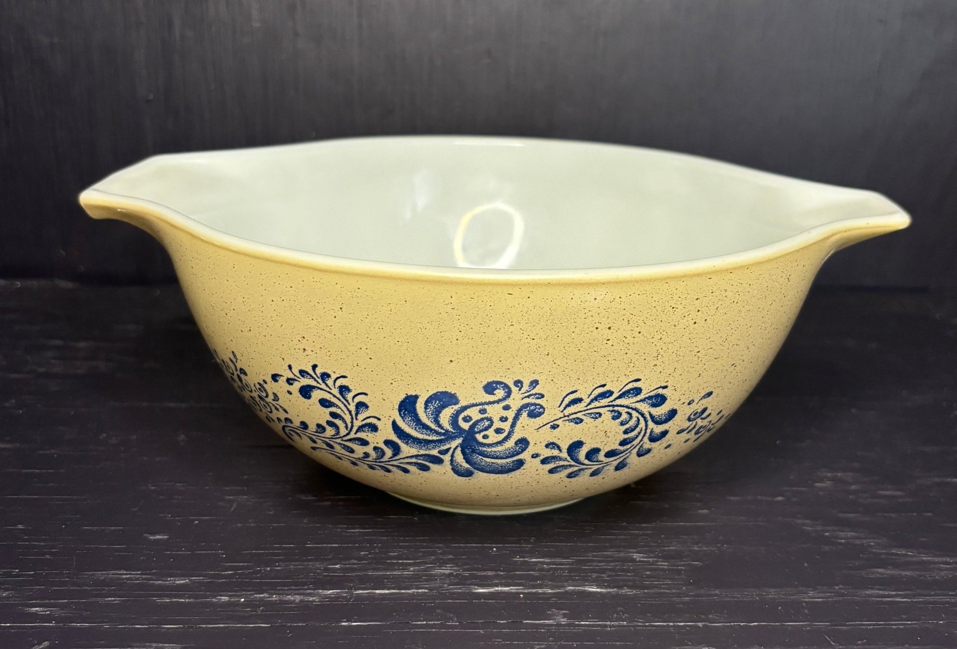 Pyrex Homestead 1.5 Quart Cinderella Mixing Bowl