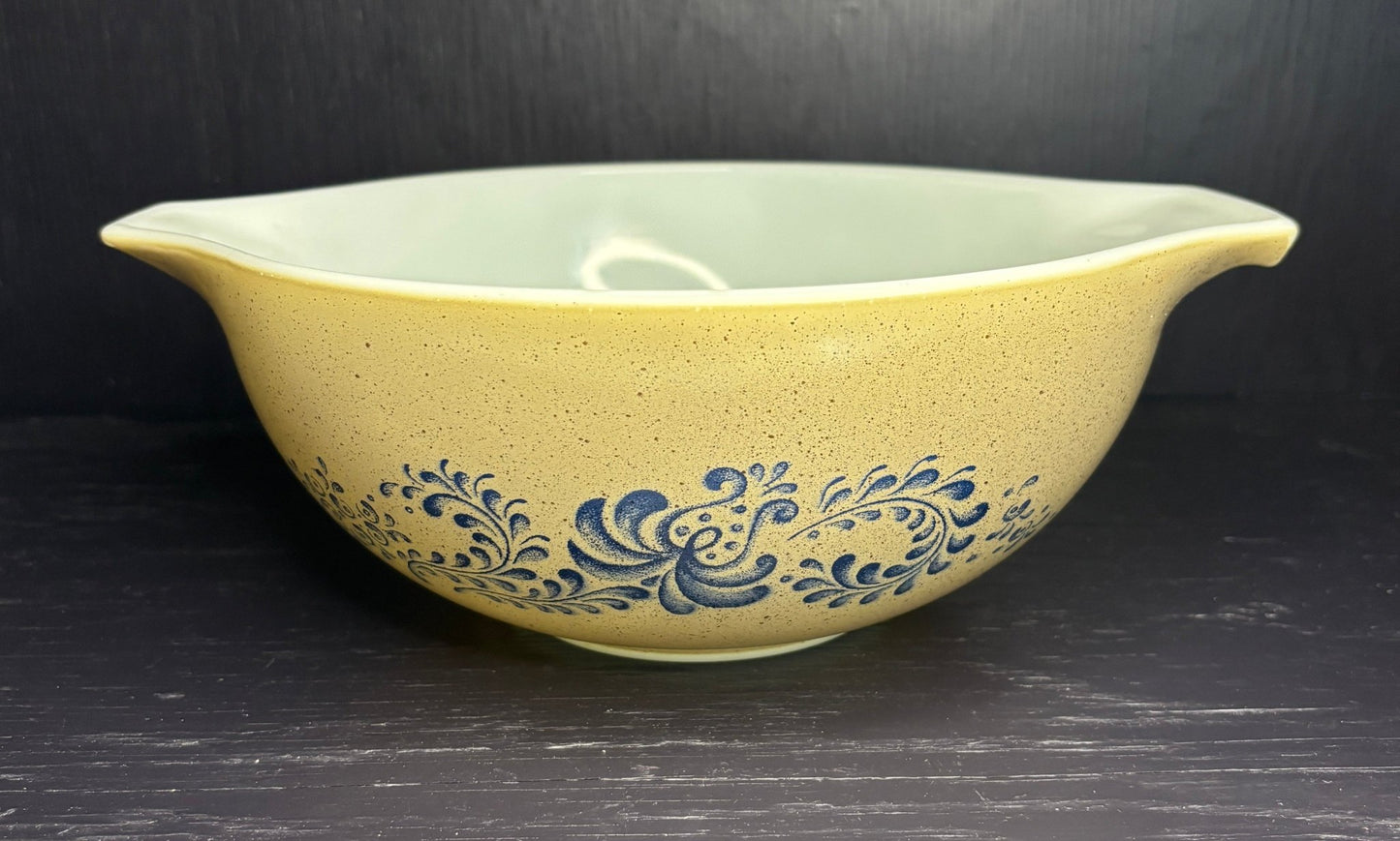 Pyrex Homestead 2.5 Quart Cinderella Mixing Bowl