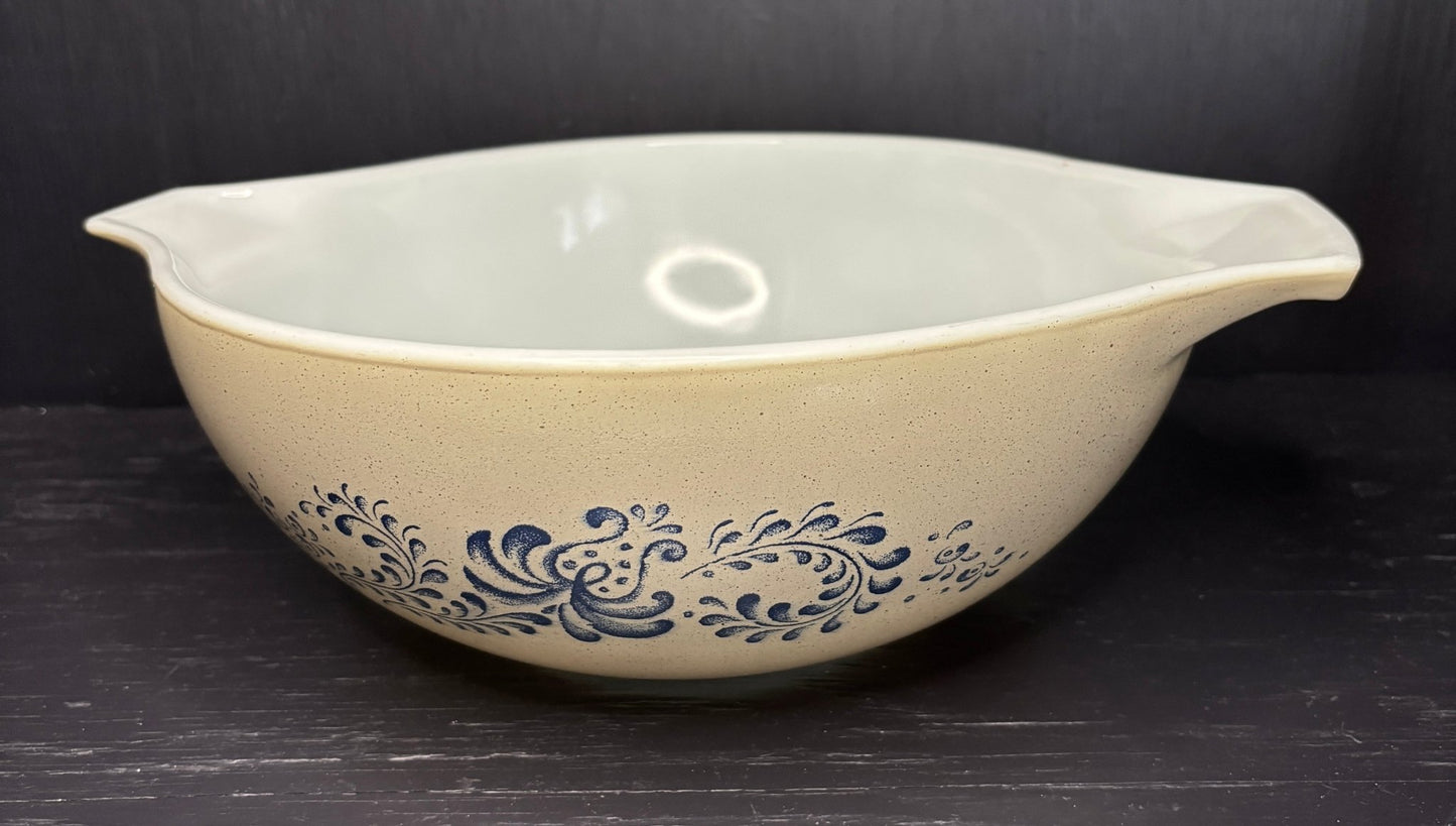 Pyrex Homestead 4 Quart Cinderella Mixing Bowl