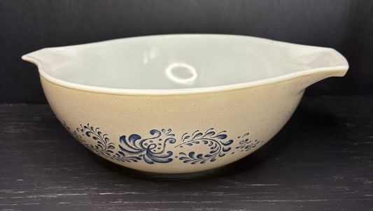 Pyrex Homestead 4 Quart Cinderella Mixing Bowl