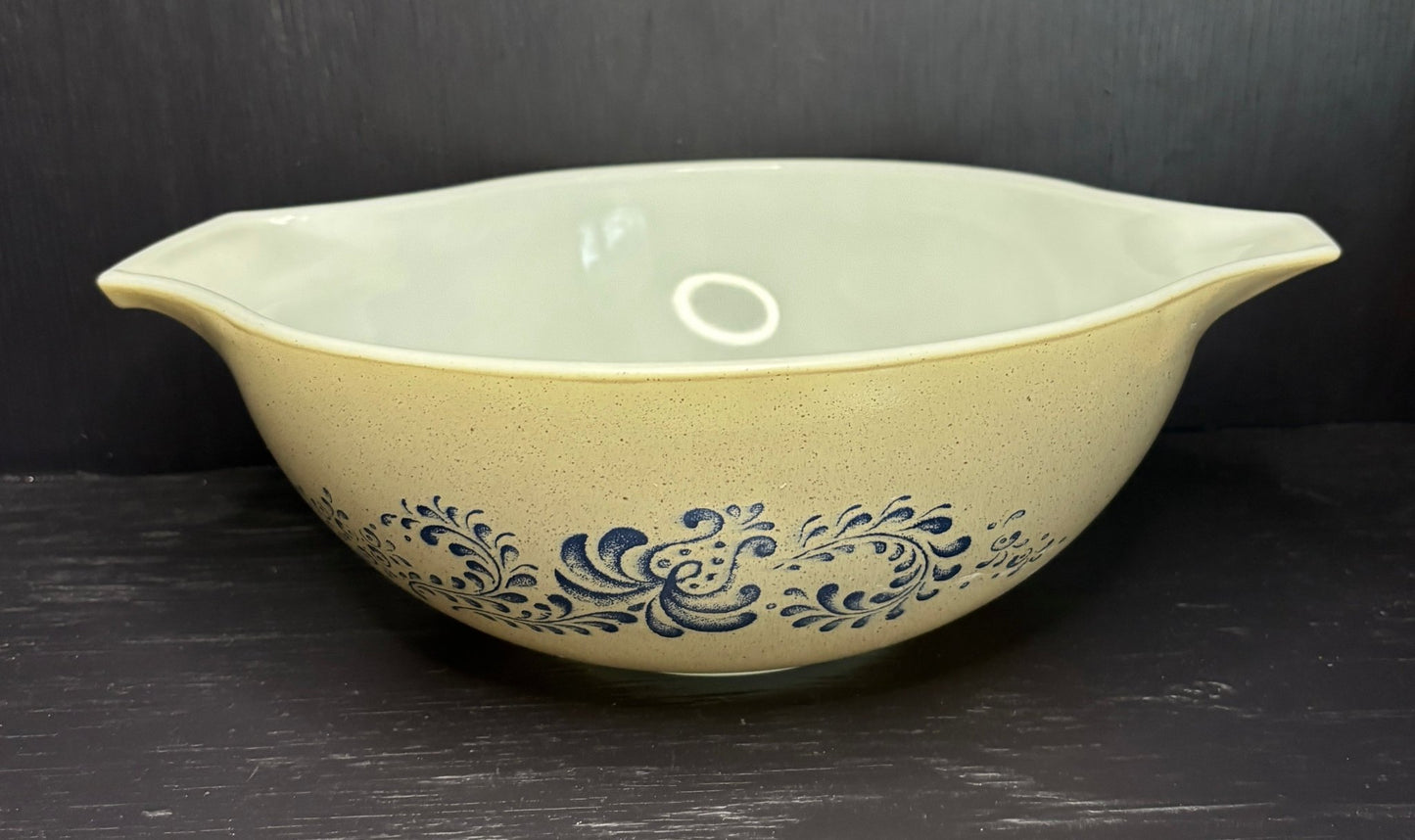 Pyrex Homestead  Cinderella Mixing Bowl