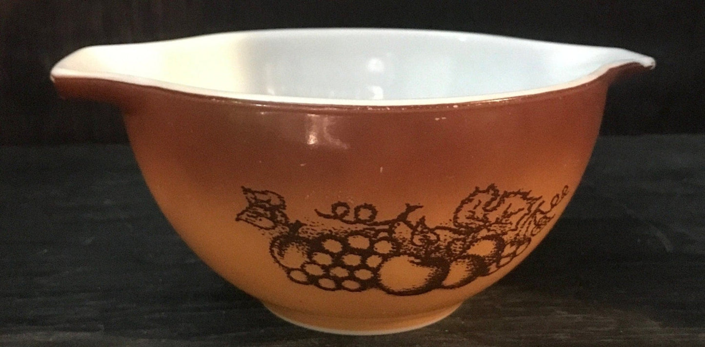 Pyrex Old Orchard 1.5 PT Cinderella Mixing Bowl 441