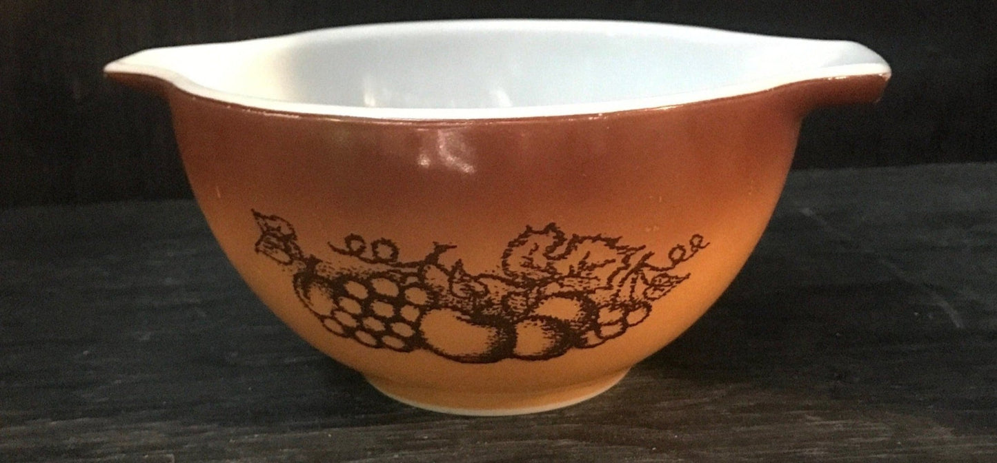 Pyrex Old Orchard 1.5 PT Cinderella Mixing Bowl