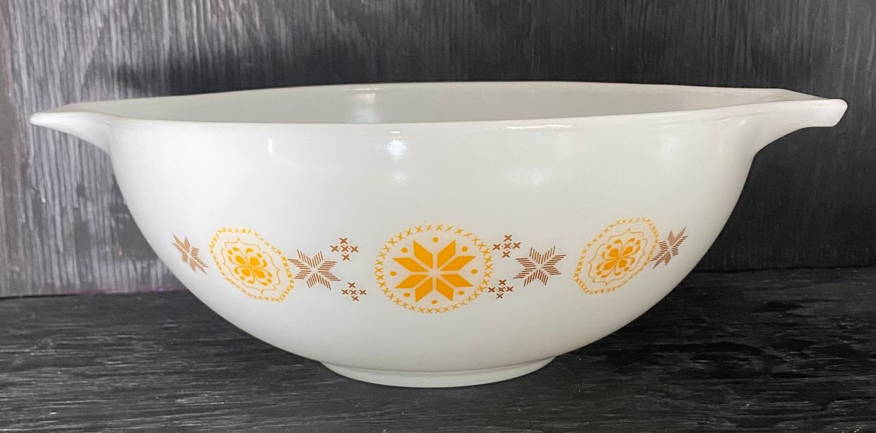 Pyrex Town and Country 4 Quart Cinderella Mixing Bowl