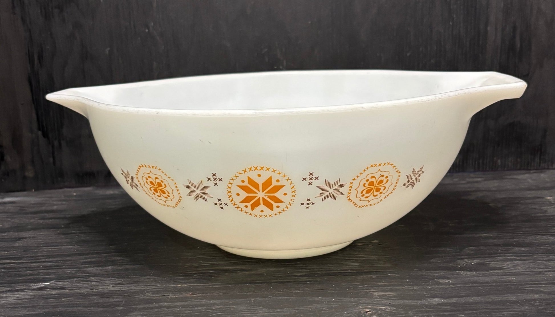 Pyrex Town and Country 4 Quart Cinderella Mixing Bowl