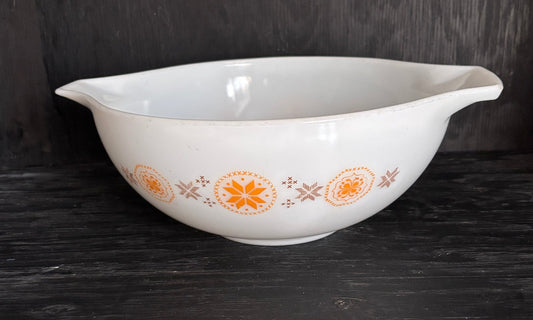Pyrex Town and Country 4 Quart Cinderella Mixing Bowl
