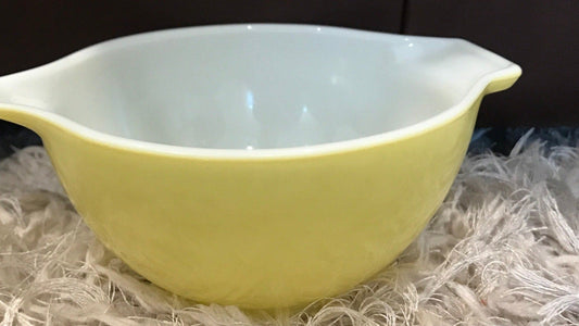 Pyrex Verde Green 1.5 Pint Cinderella Mixing Bowl