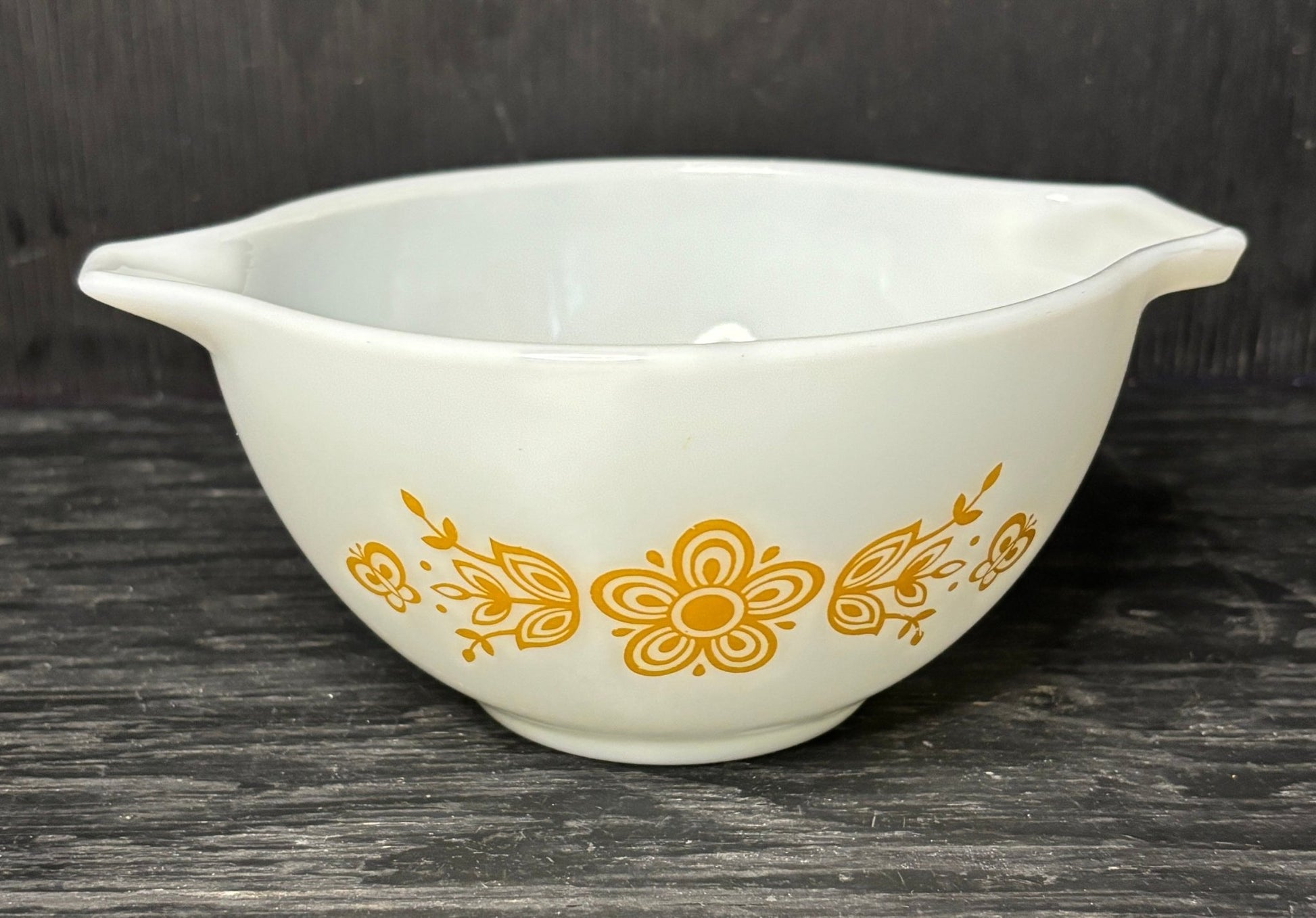 Pyrex White Butterfly Gold 1.5 Pint Cinderella Mixing Bowl