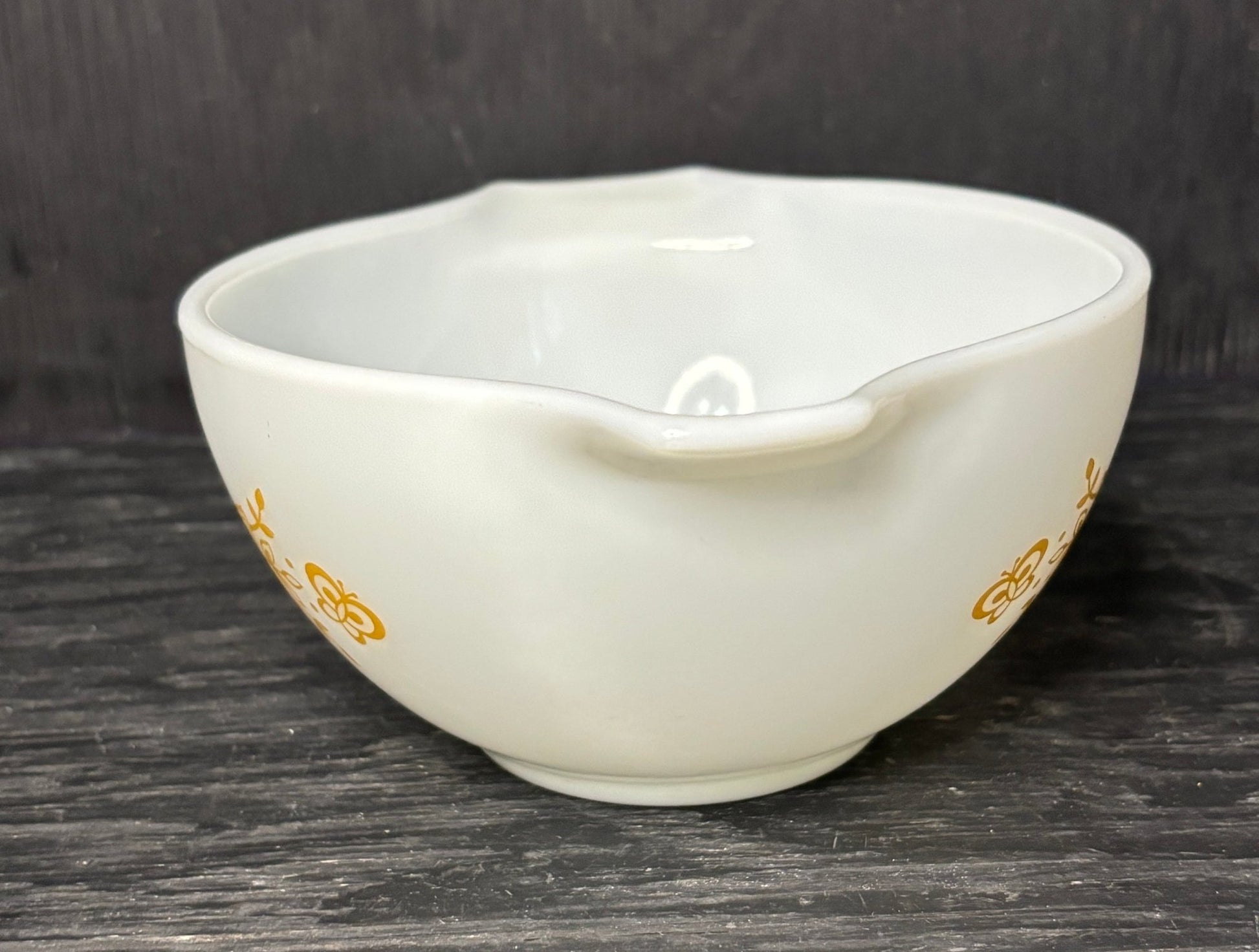 Pyrex White Butterfly Gold 1.5 Pint Cinderella Mixing Bowl