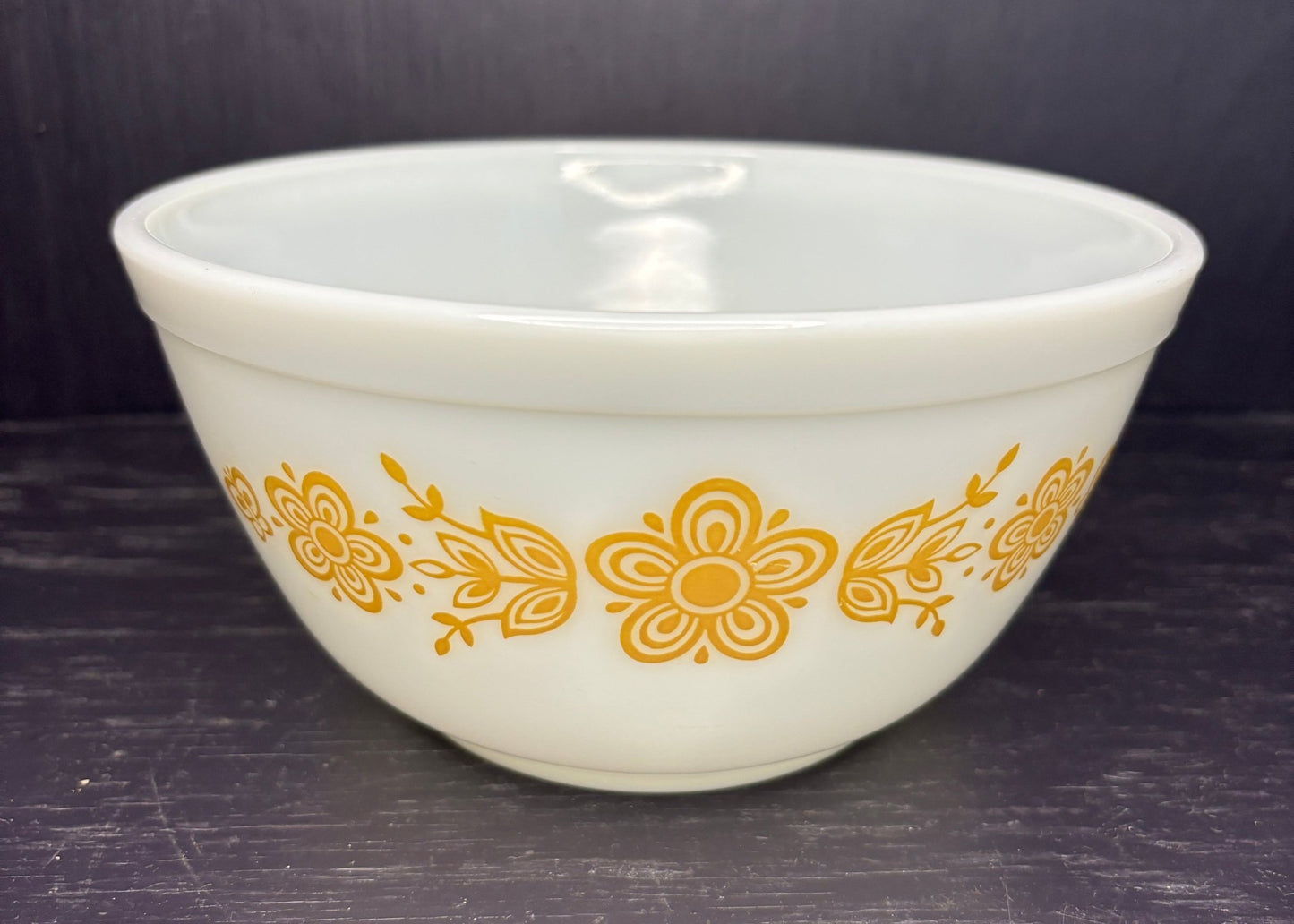 Pyrex White Butterfly Gold 1.5 Quart Mixing Bowl