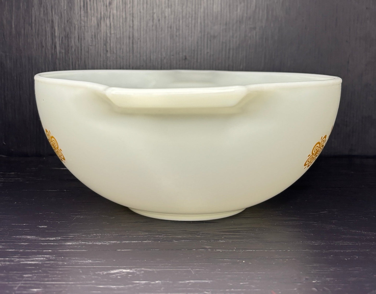Pyrex White Butterfly Gold 2.5 Quart Cinderella Mixing Bowl