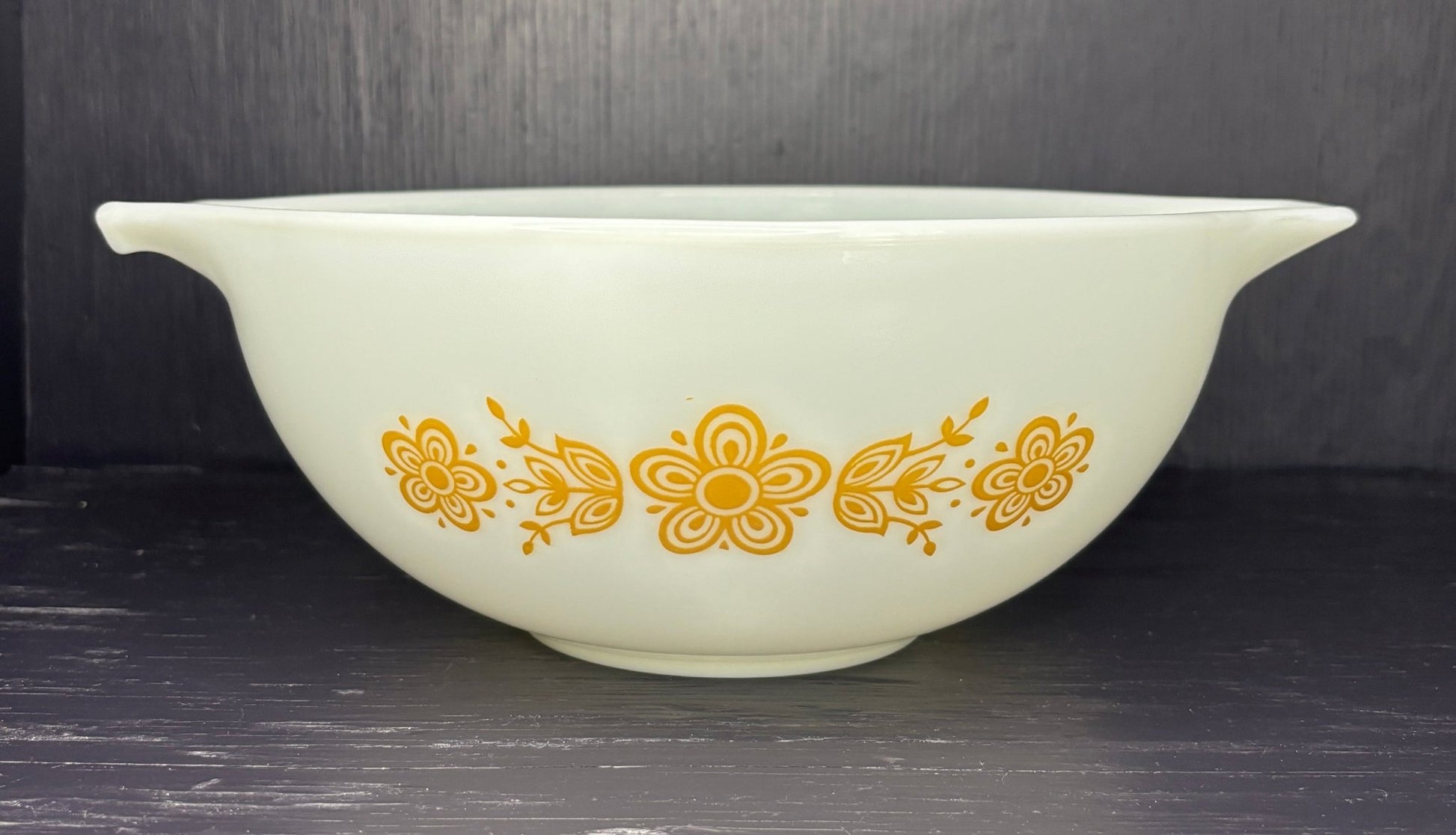Pyrex White Butterfly Gold 2.5 Quart Cinderella Mixing Bowl